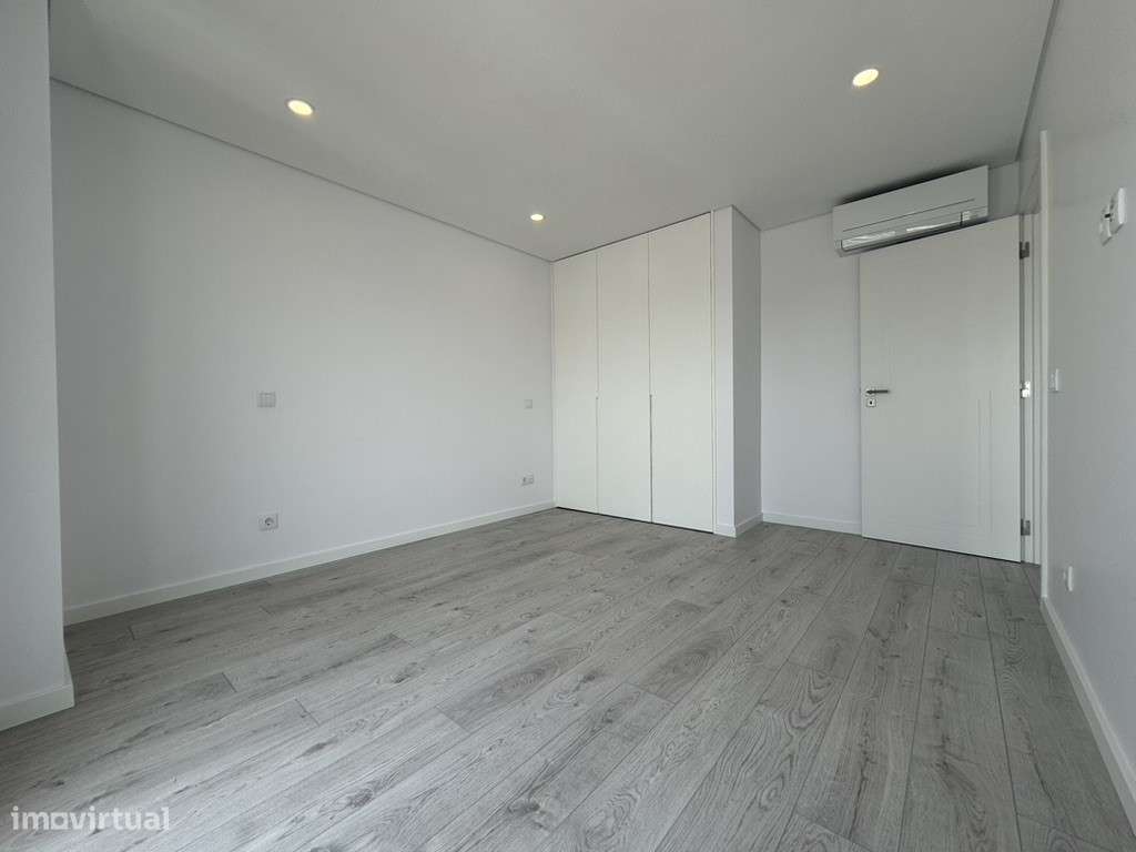 T4 Duplex Moderno com Terraços Amplos|Churrasqueira|Garagem Box-24