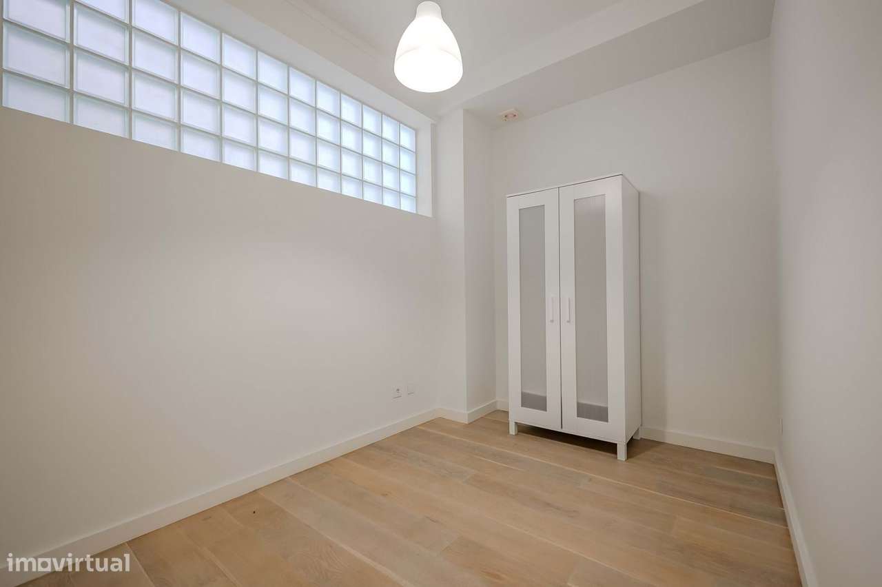 Moradia T4 com Piscina e Terraços Panorâmicos, Parede-54