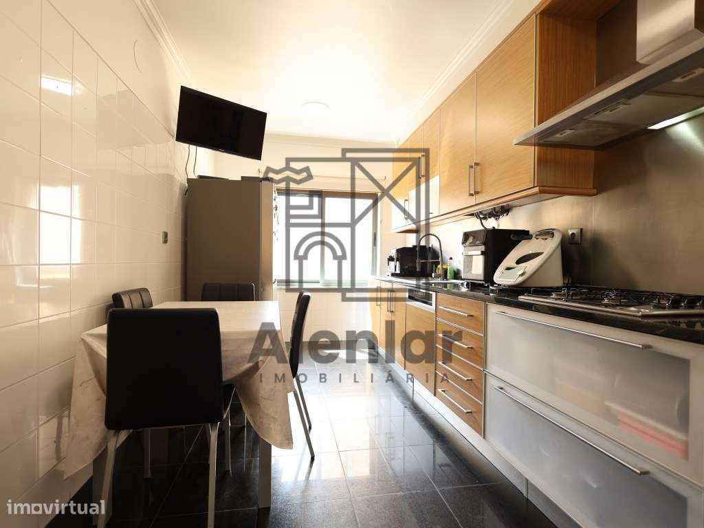 T2 no Carregado - Condominio Fechado-6