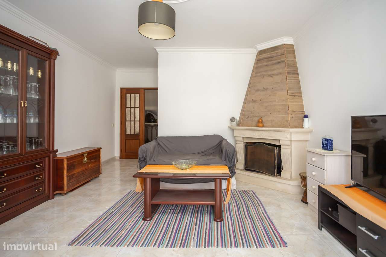 Moradia Geminada com Jardim, Cave e Garagem.-20