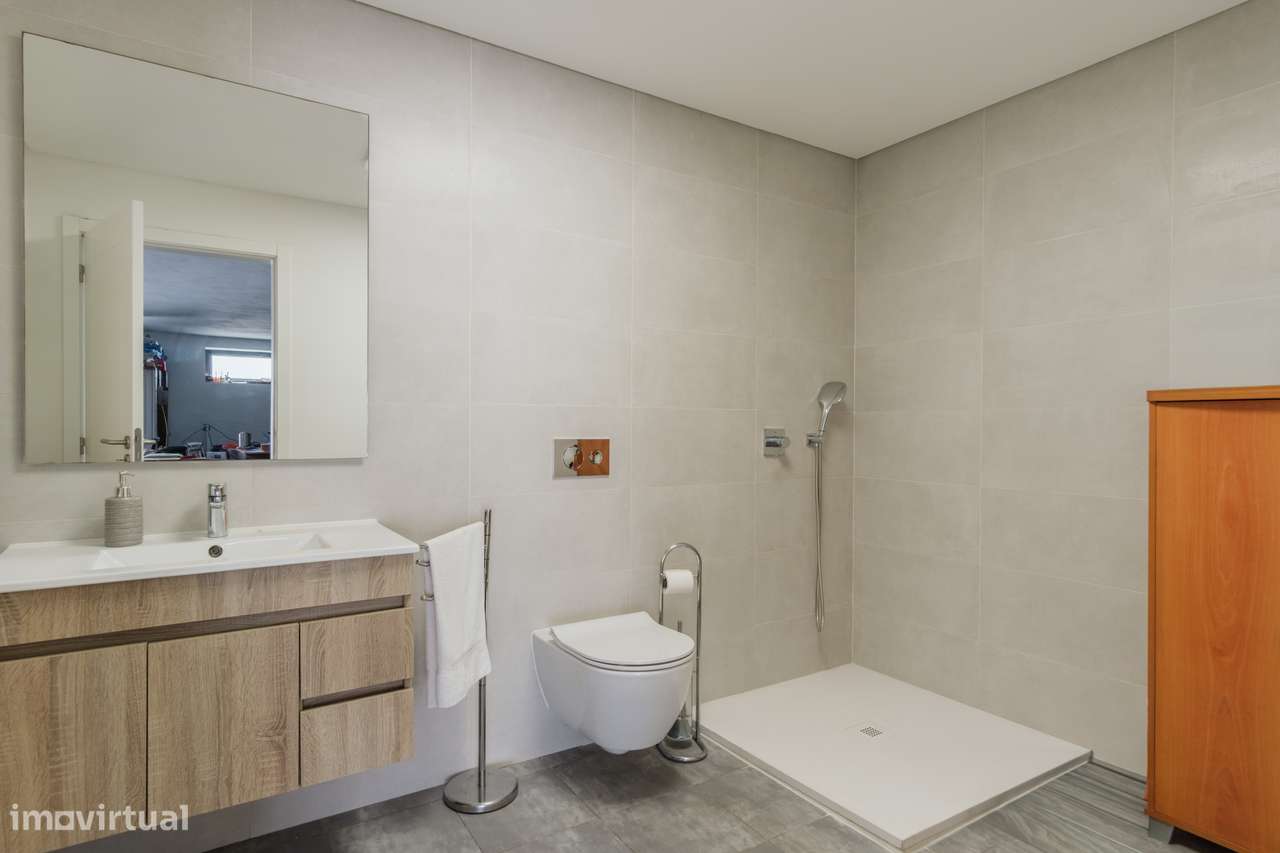 Moradia Isolada T3 com Vista Mar, Encarnação-26