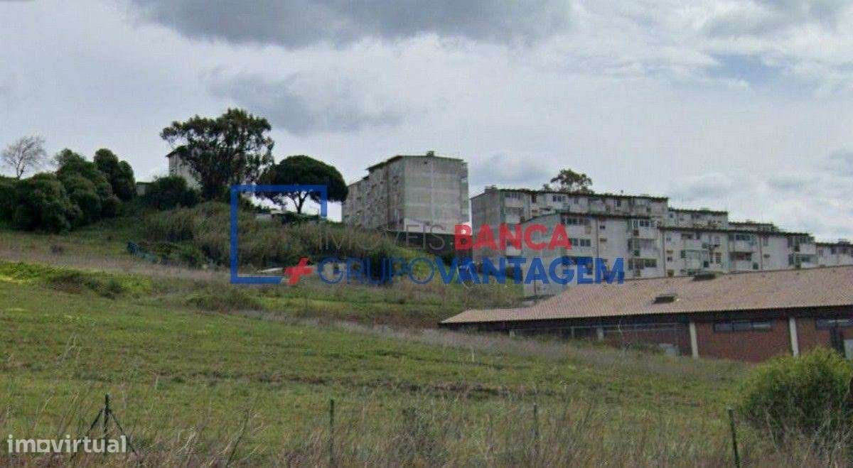 Prédio rústico localizado em Monte Abraão com a área total de 14 140m2 - Grande imagem: 3/6