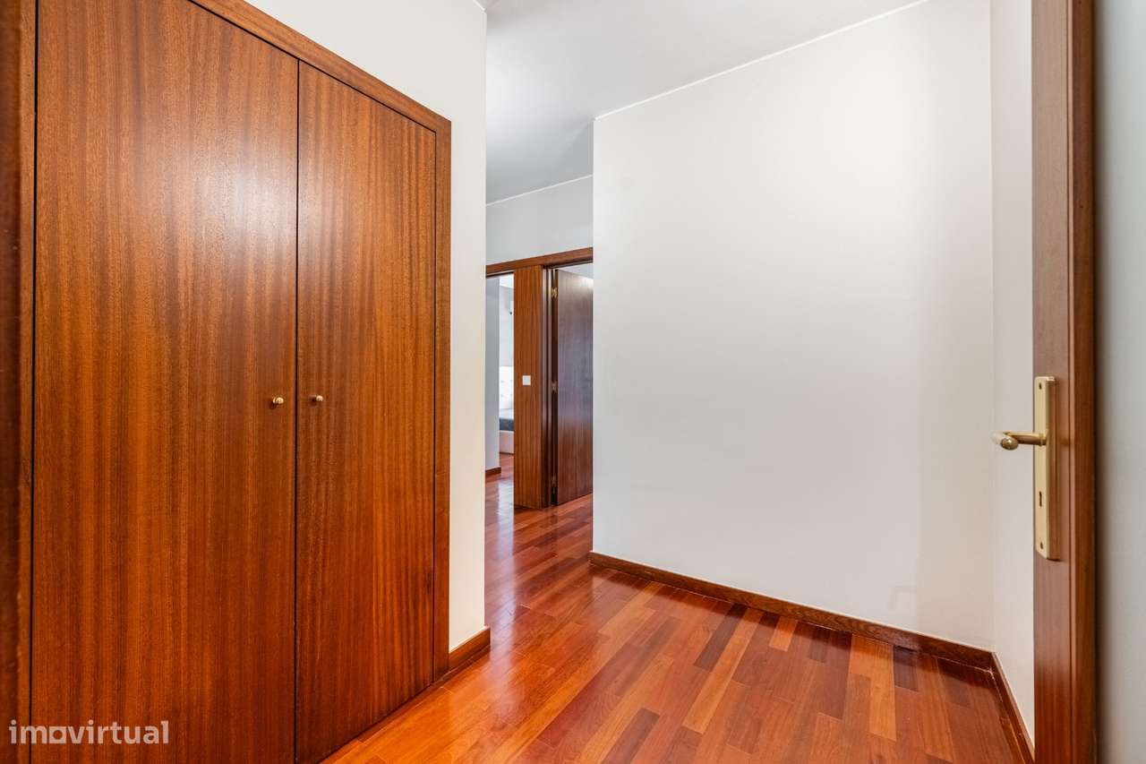 Apartamento T3 com áreas generosas junto à Makro – Braga-8