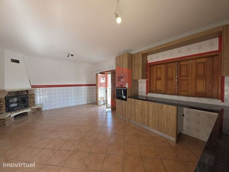 Moradia T3 + 2 em Lote de 750 m2 (em remodelação) - Grande imagem: 4/14