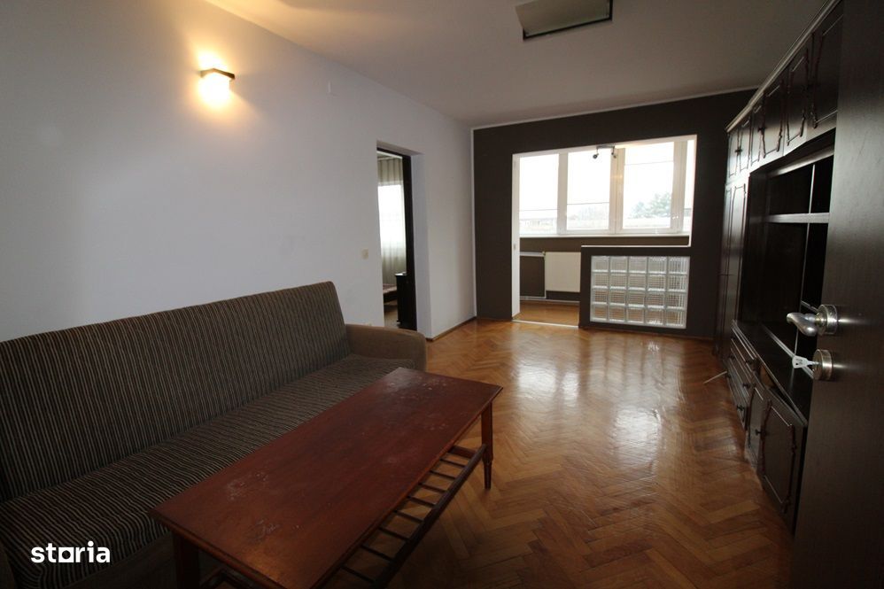 Vând apartament 2 camere în Hunedoara, zona Micro2-Transilvaniei, et.4