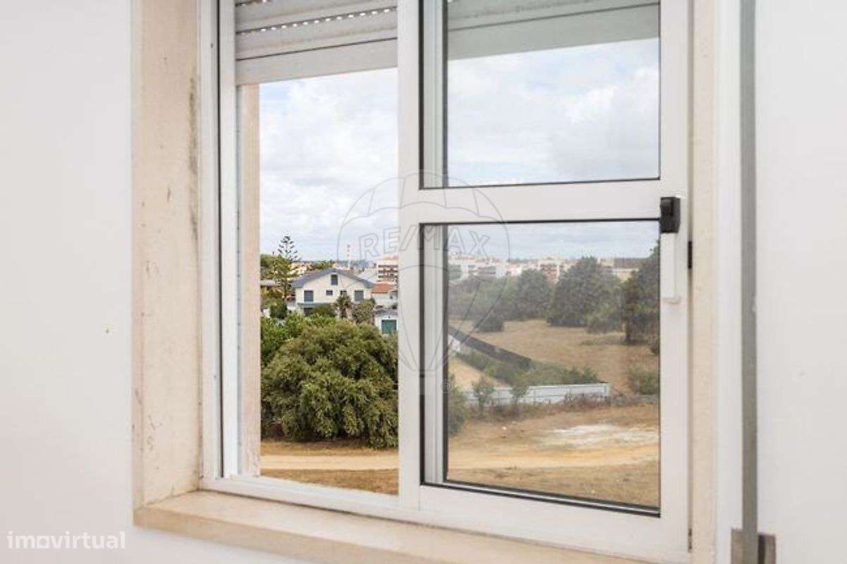T2 com varanda - Quinta de Cima / Torre da Marinha-24