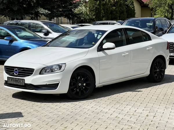 Volvo S60 D2 Momentum - 1