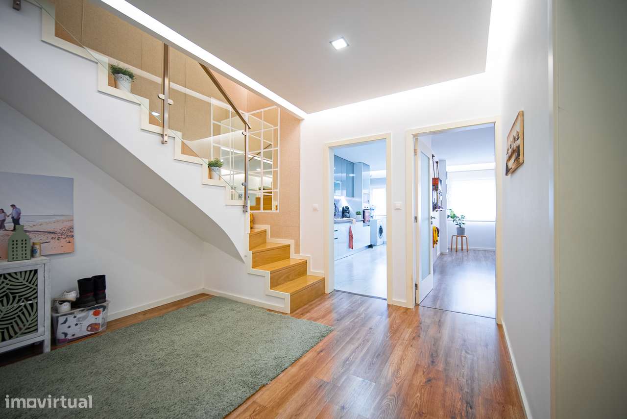 Penthouse – T3 Duplex com Terraço e Vista Mar em Canelas - Grande imagem: 4/38