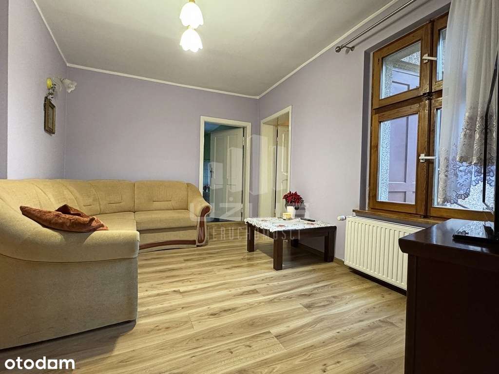 Dom z budynkami gospodarczymi w sercu Skarszew-10