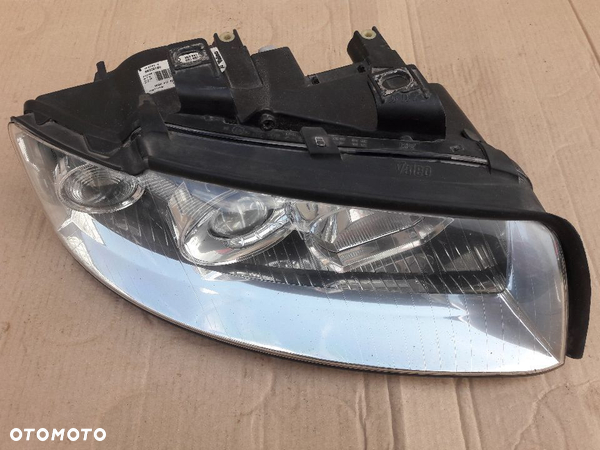 LAMPA XENON PRAWY PRZOD AUDI A4 B6 - 2