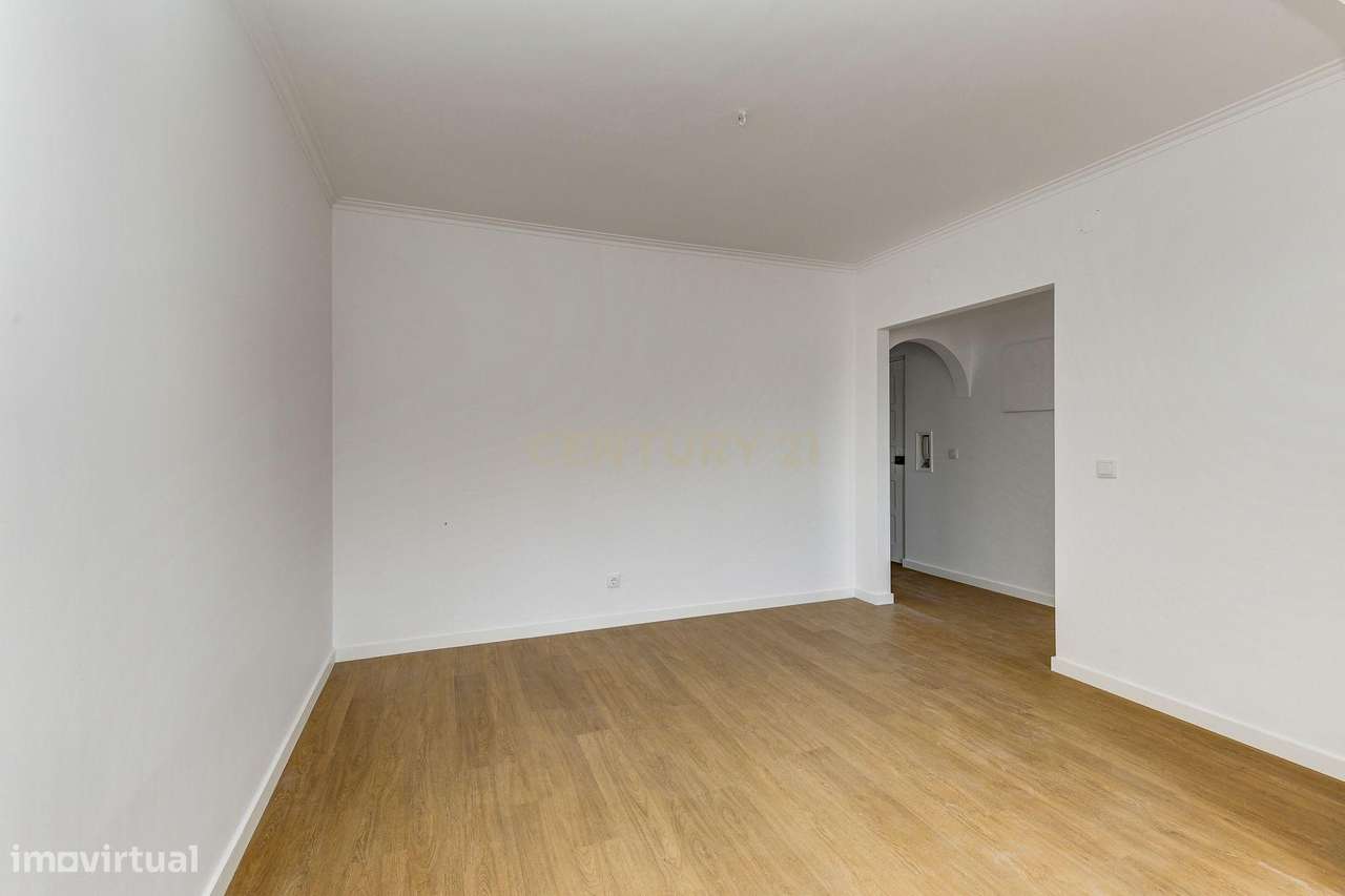 Apartamento T3 Renovado com espaço exterior.-3