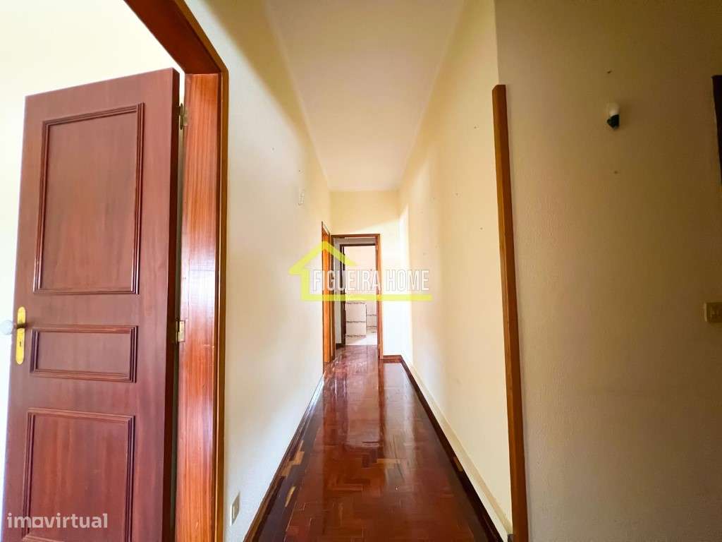 Andar de moradia com 4 quartos, garagem e anexo-8