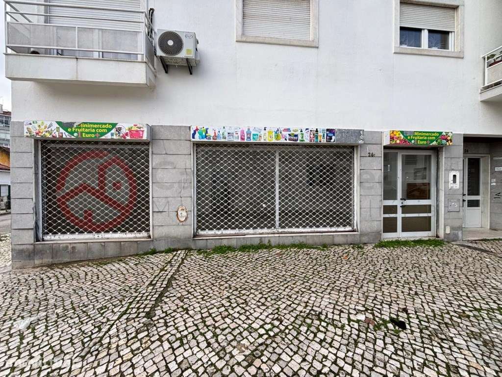 Loja em fase de aprovação para passagem a afetação de habitação, no... - Grande imagem: 2/16