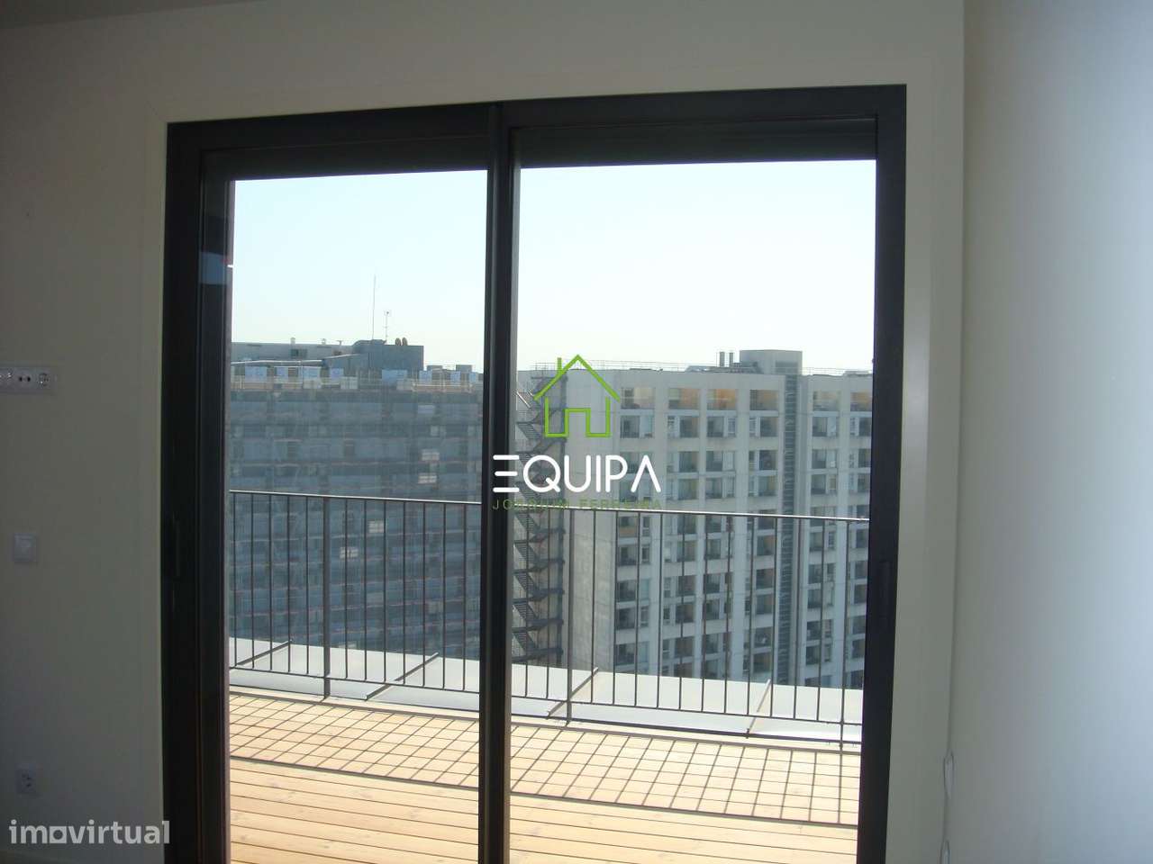 Apart. T-1, novo, no ultimo piso, com terraço e vistas para o Estádi-20