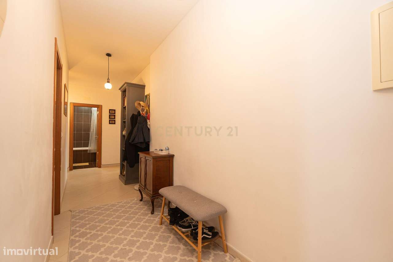 Apartamento T3 com áreas generosas-24