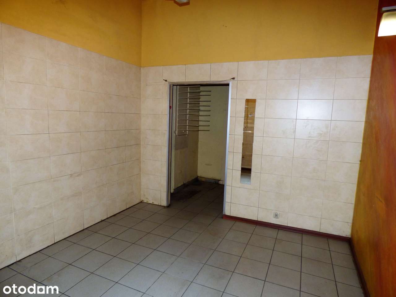 Ogrzewanie miejskie, Próchnika przy Piotrkowskiej, z witryną-4