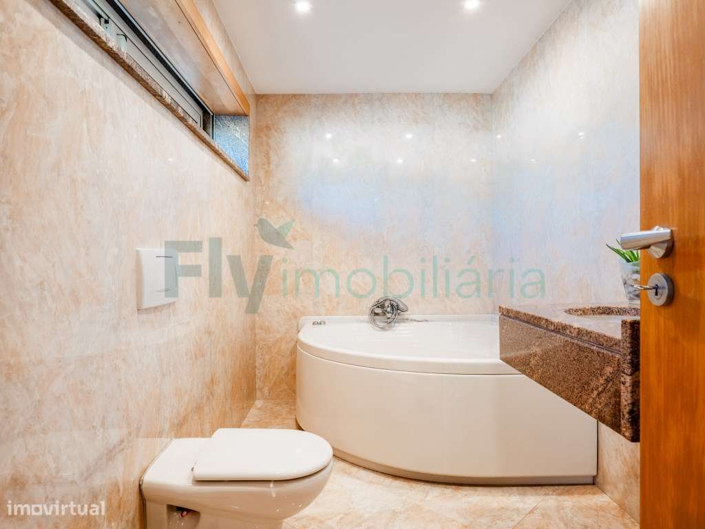 Moradia T3 em Fermentões com Piscina e Zona de Churrasqueira-21