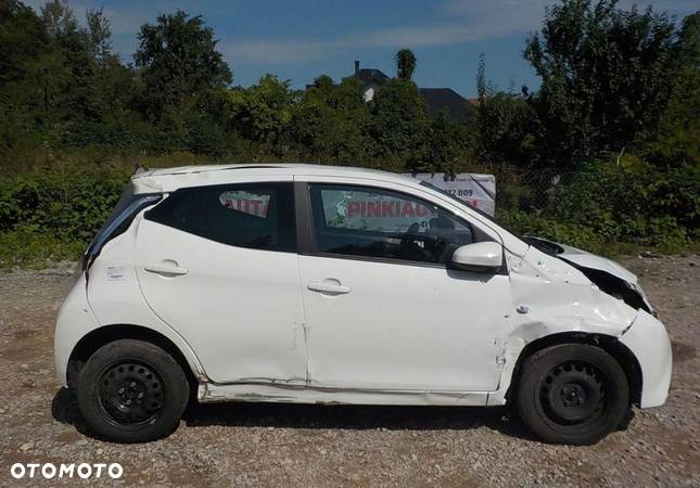 Toyota Aygo x-play - 14