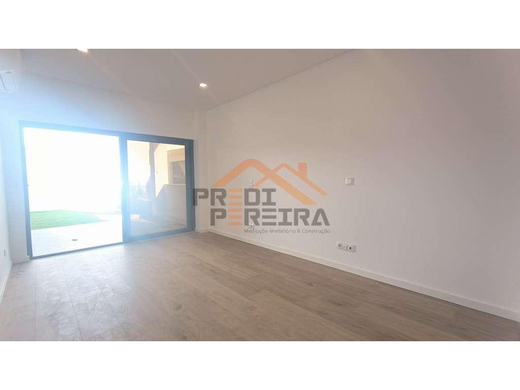 Apartamento T5, com varandas, terraço e box para duas viaturas, sit...-27