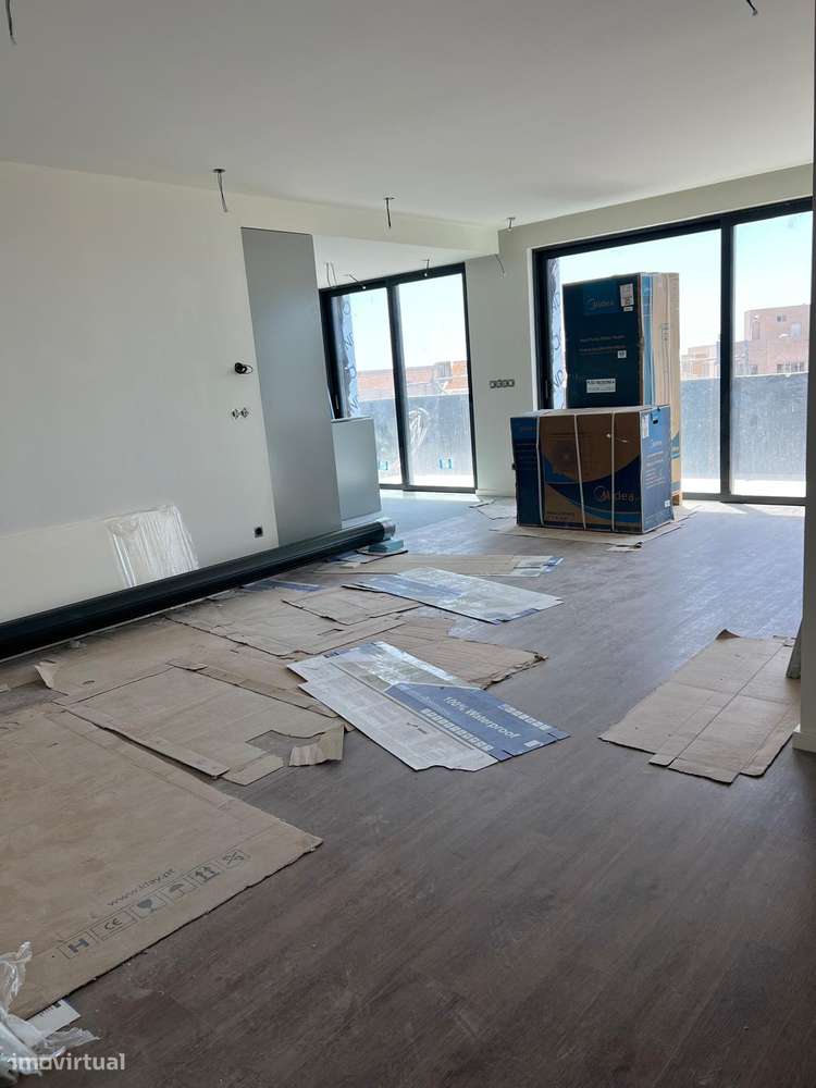 T2 Fabuloso Gaia Av.  República Metro S.  Ovídio Lugar  Garagem  Duplo-8