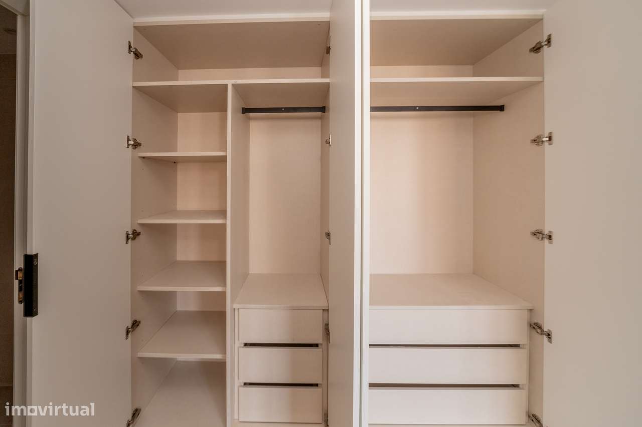 T1 "Novo" com Garagem, em Prédio com Elevador - Centro! - Grande imagem: 5/11