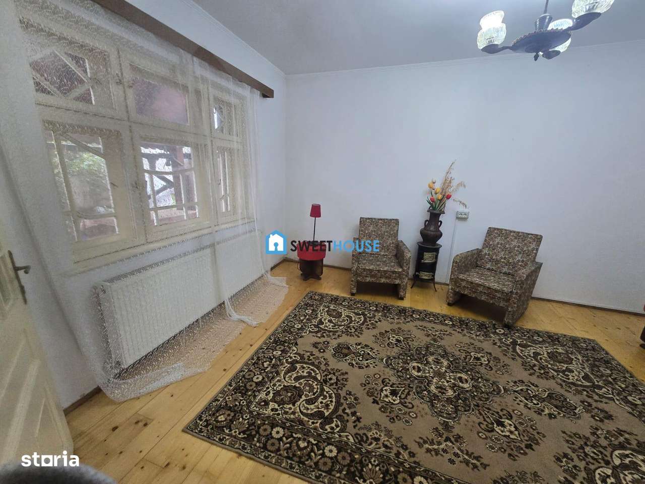 Casa de vanzare  cu 3 camere ,  central in Fagaras-2