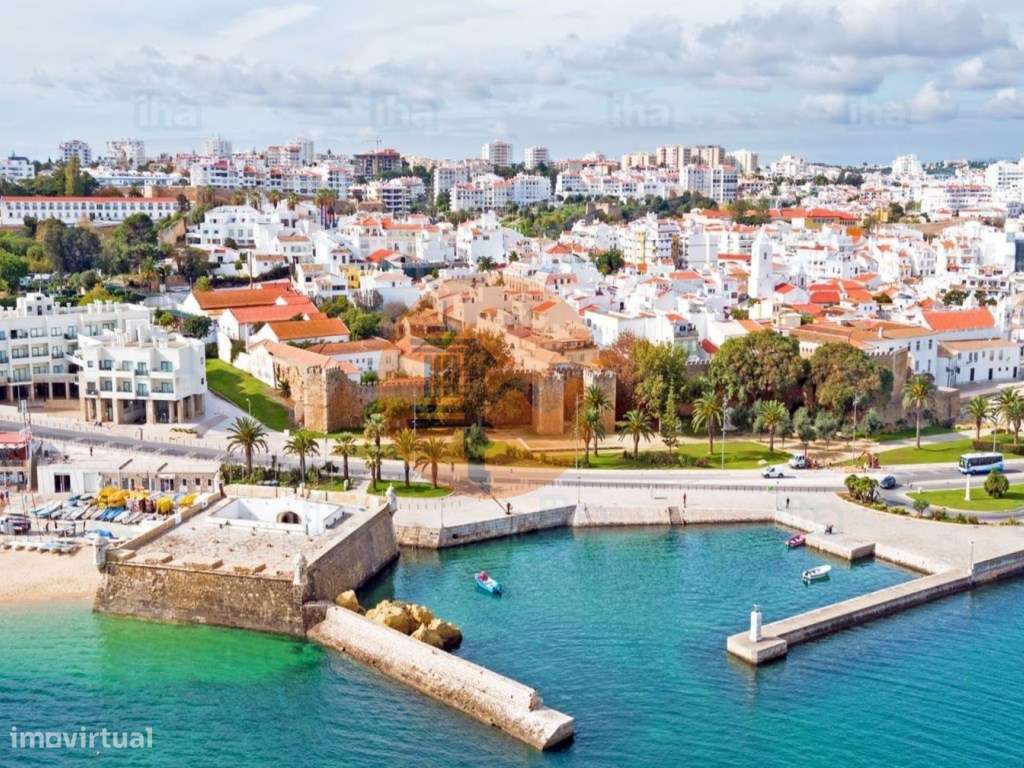 Terreno de 16085m2 com ruinas de 300m2 e 110m2 junto à Fabulosa Pra... - Grande imagem: 1/18