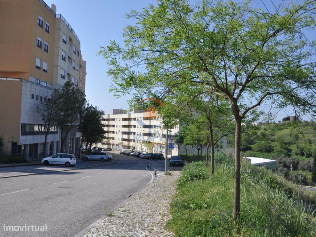 Lote de terreno com 1915m2 para construção em Odivelas - Grande imagem: 2/7