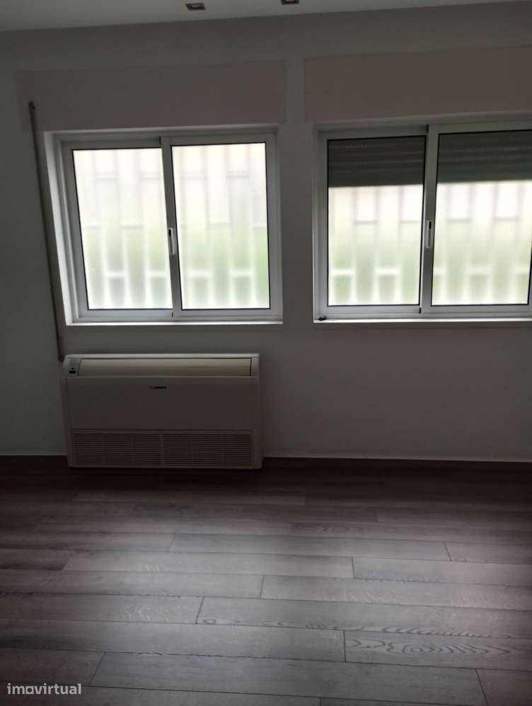 MORADIA P/ SERVIÇOS - S. LÁZARO - Grande imagem: 4/24