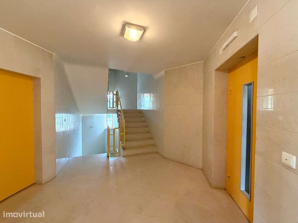 Apartamento T3 com garagem e piscina a venda em Cascais-34