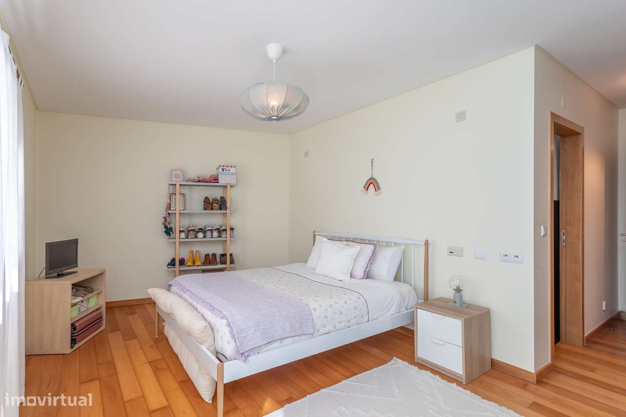 Apartamento T3 em Condomínio Privado – Abrunheira-18