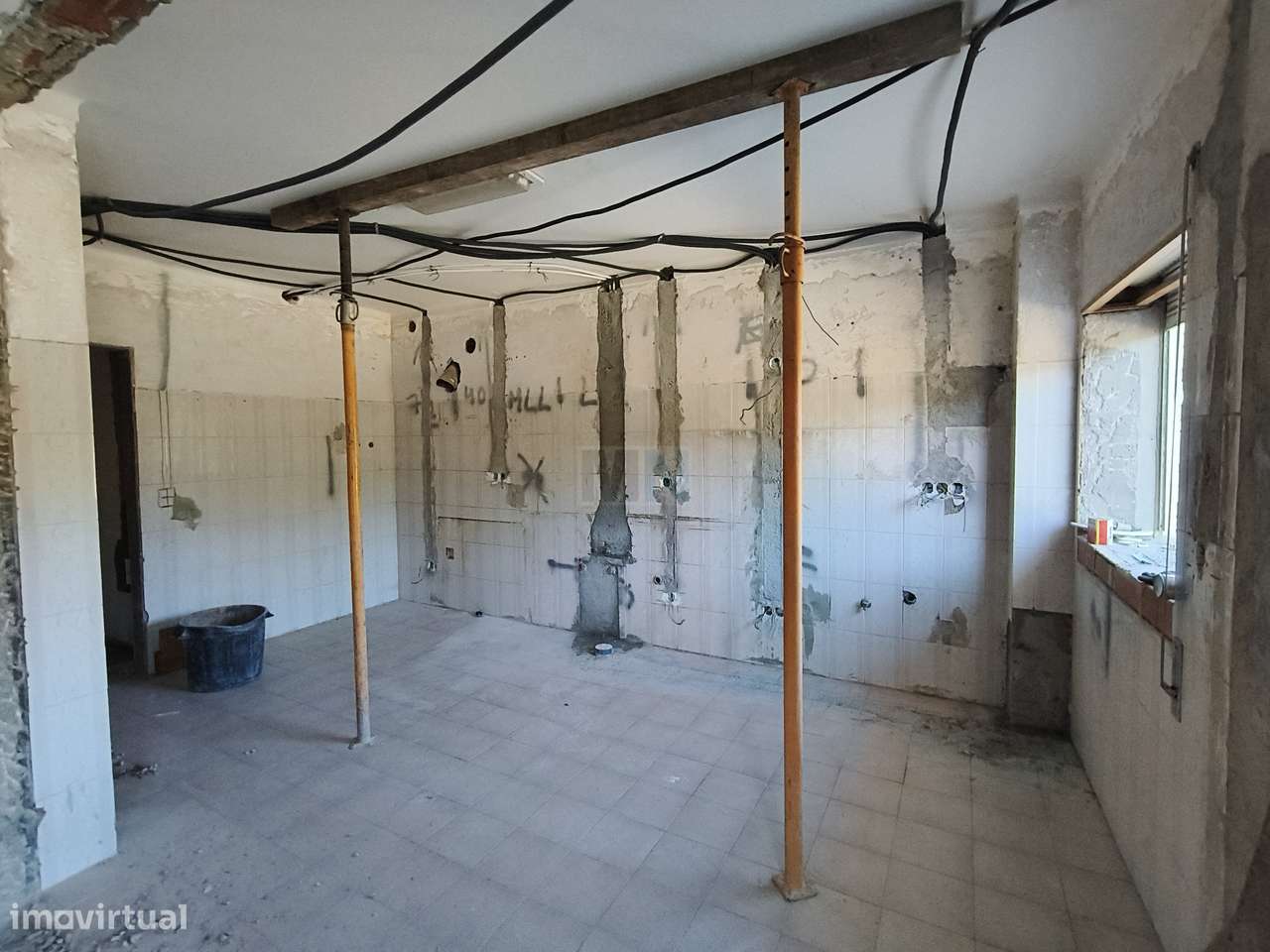 T3 com Garagem em Santa Clara - Grande imagem: 4/17