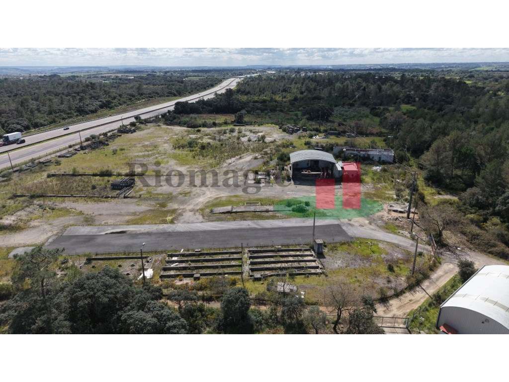 Terreno junto à EN3 e A1 - Santarém - Alcanena - Grande imagem: 4/23
