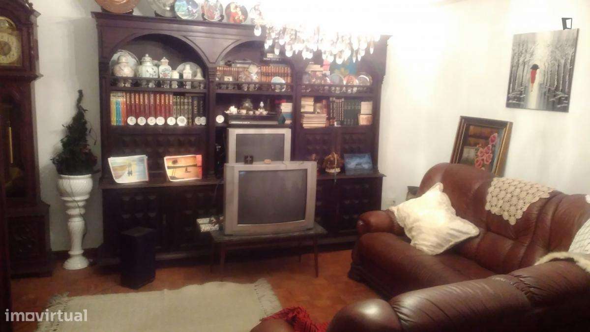 Quarto - localizado em Aveiro - Grande imagem: 5/10