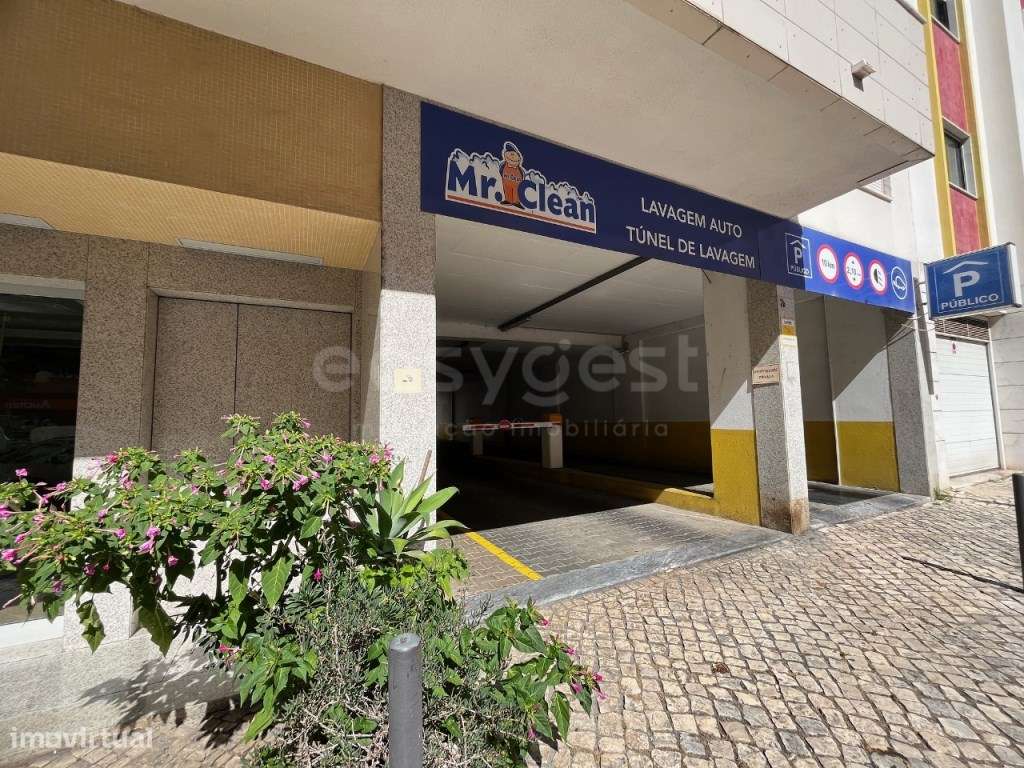 Estacione com comodidade nas Laranjeiras em São Domingos de Benfica - Grande imagem: 3/8