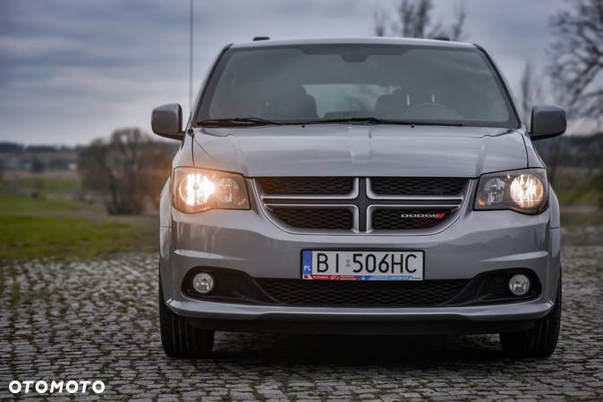 Dodge Grand Caravan - 4