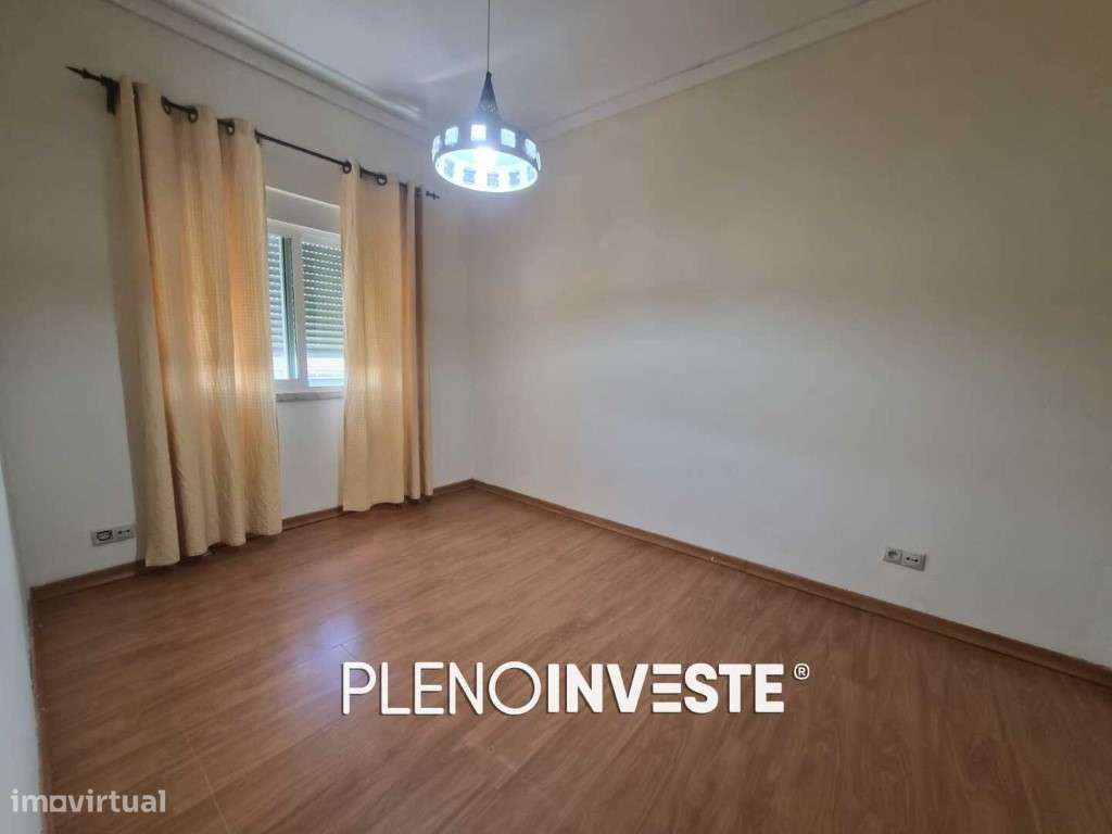 Apartamento T2 com Varandas na Torre da Marinha-11