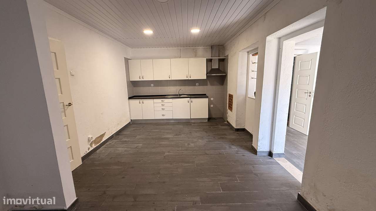 Moradia Térrea T4 no Cartaxo com Potencial de Duas Habitações-11