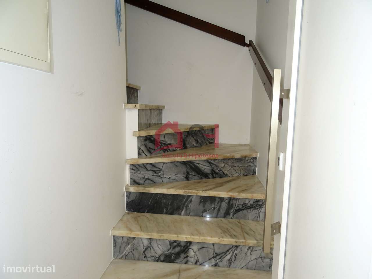 *Prédio com 2 Apartamentos + Loja + Arrecadação – Santa Cruz*-13