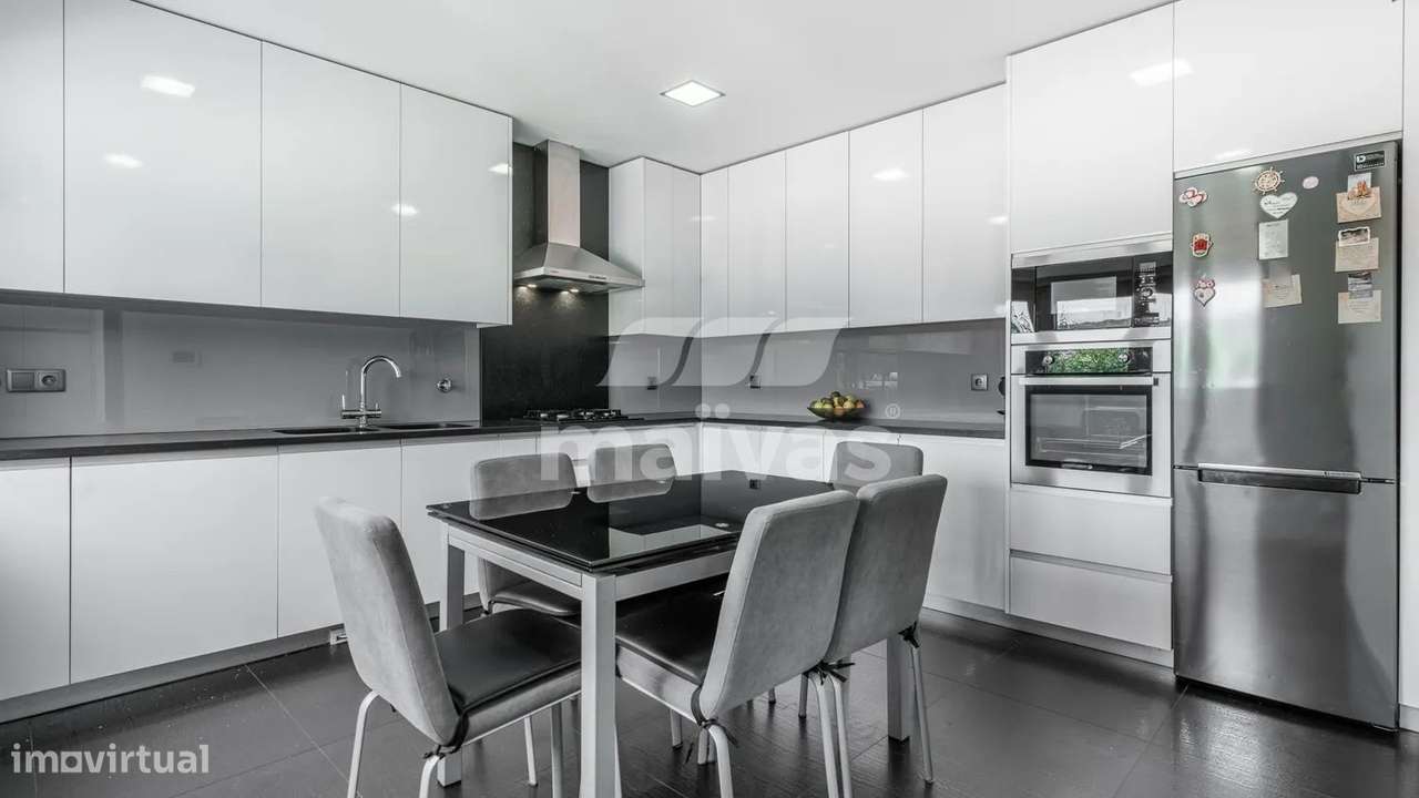 Moradia Gaveto T4-11