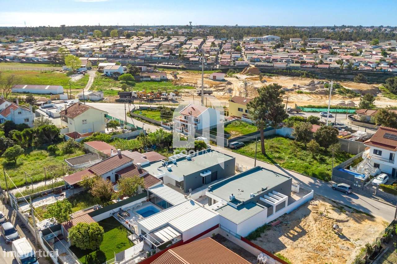 Fantástica Moradia Térrea T3+1 com Piscina de água salgada e aquecida-32