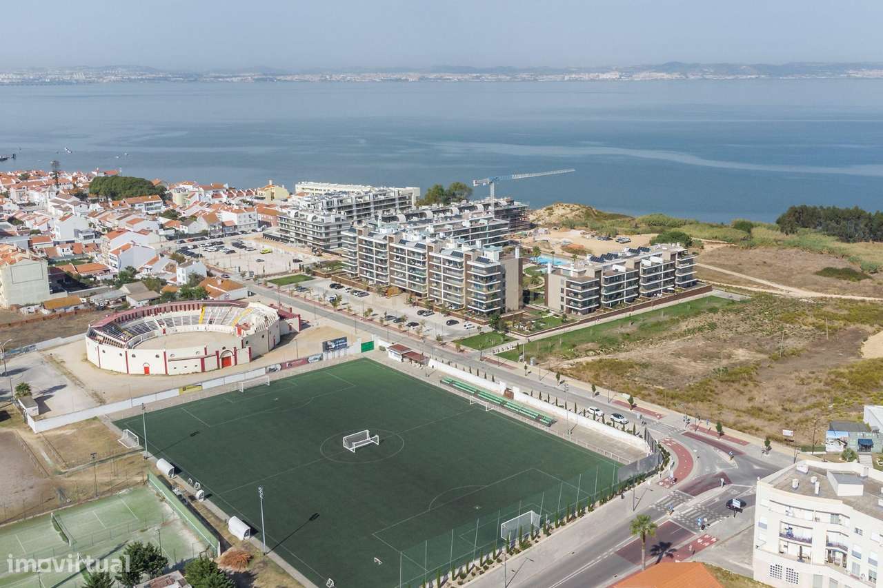 T4 em Condomínio Fechado com Vista Rio - Alcochete-50