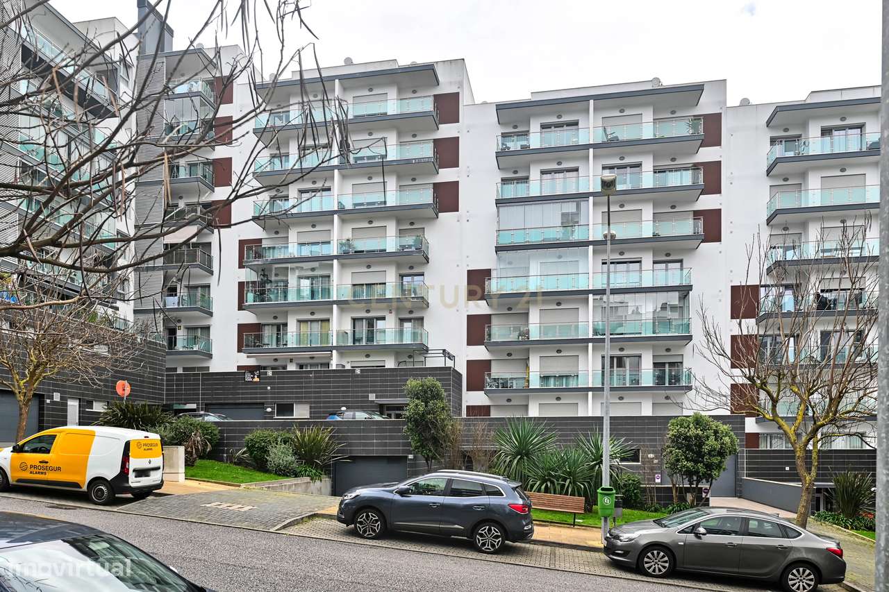 Elegante T2 com 2 Amplos Terraços e parqueamento  para Carro Elétrico-27