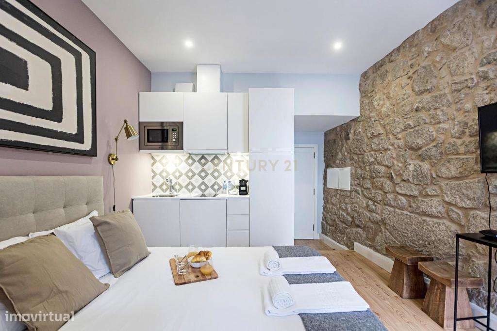 Prédio totalmente reabilitado com 5 apartamentos T0, no Centro Históri-2