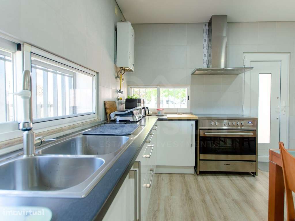 Moradia T6+1 renovada em Benavente-19