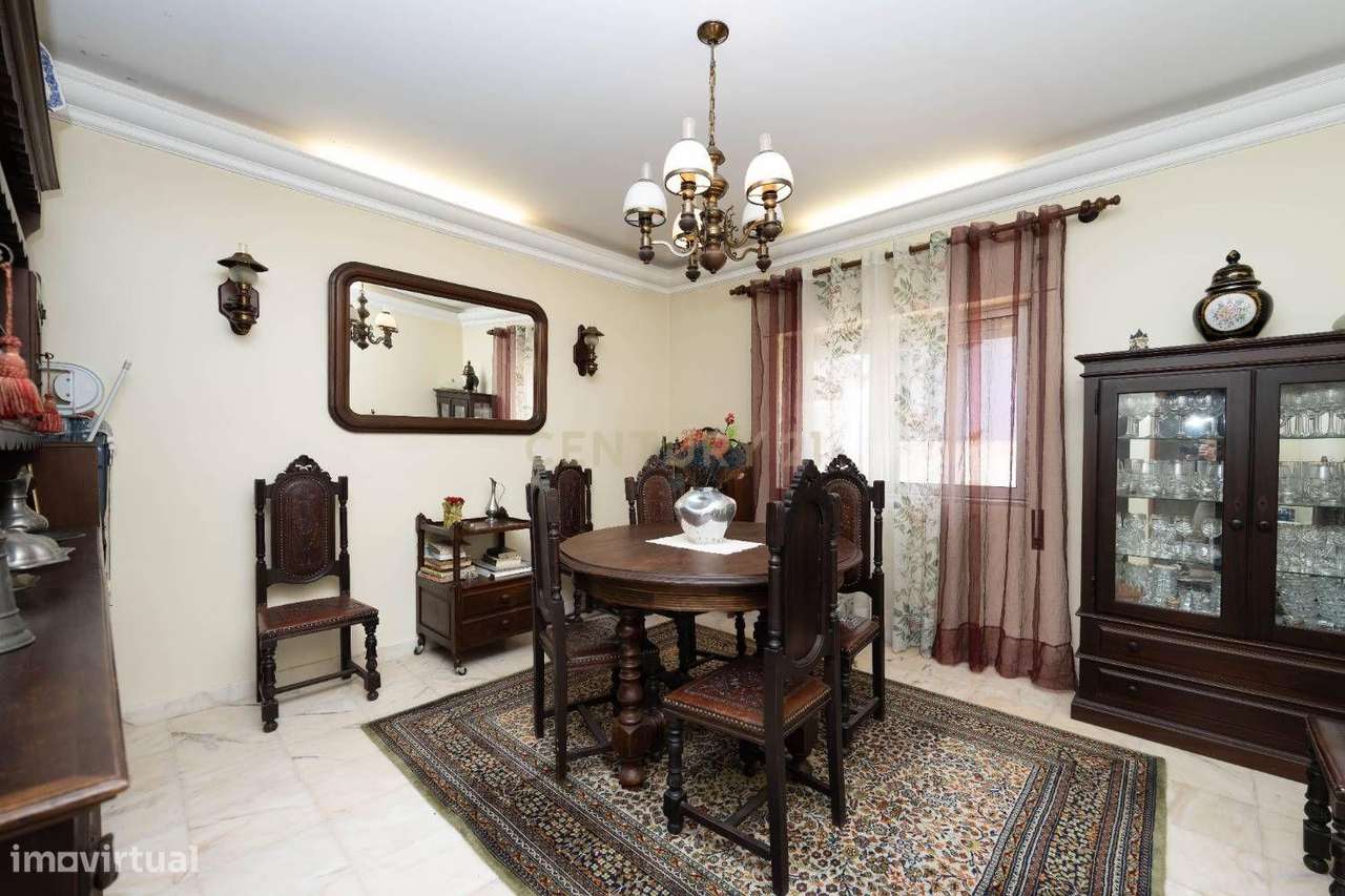 Moradia T5 transformada em T4+2 em Belverde – 1ª Fase do Loteamento - Grande imagem: 4/21