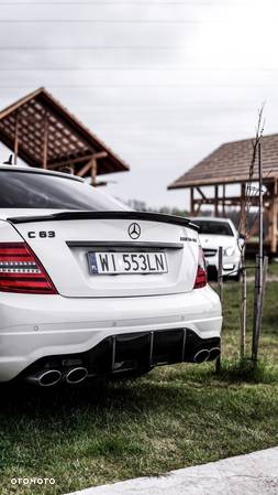 Mercedes-Benz Klasa C 63 AMG - 17