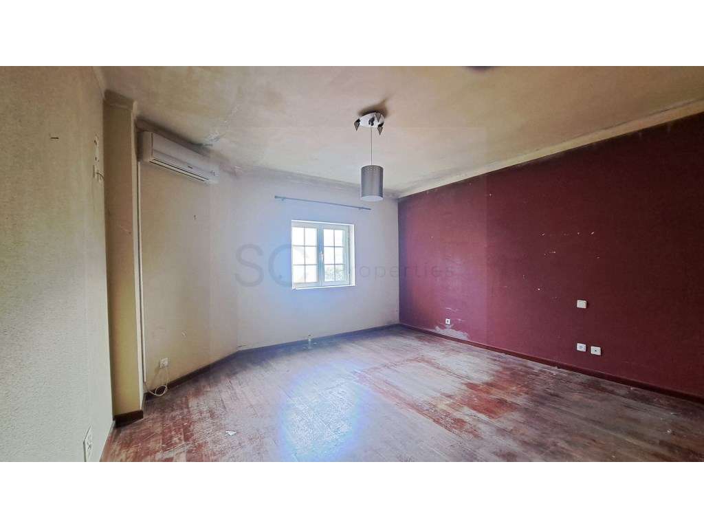 Moradia T3 +1 independente com garagem e piscina em Sesimbra-19