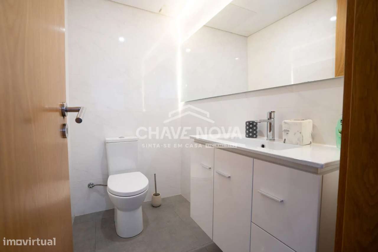 Moradia Geminada V3 Como Nova c/ Garagem Box em Canidelo-13