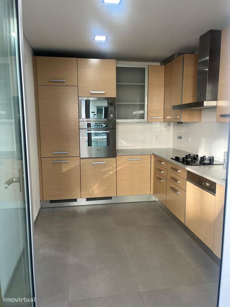 Arrenda-se T1 com garagem - Grande imagem: 4/9